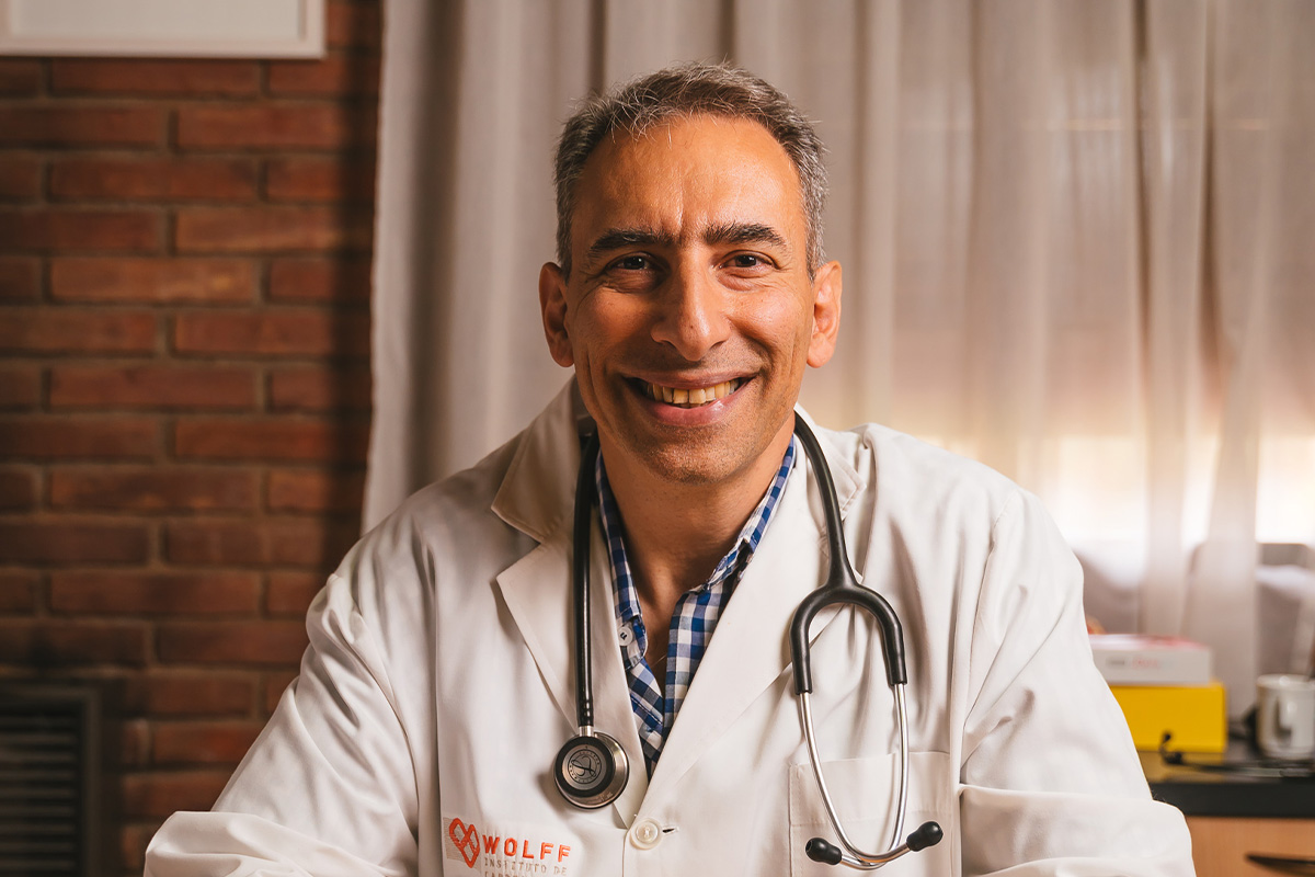 Dr. QUINTAR, Daniel